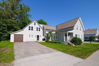 8 Pond St, Ludlow, VT 05149