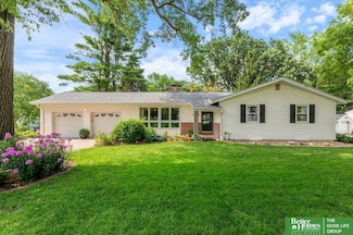 7804 Keystone Dr, Omaha, NE 68134