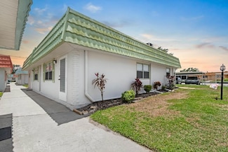 1802 Bedford Ln Unit 7, Sun City Center, FL 33573