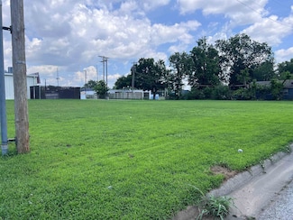 1422 N 1st St, Arkansas City, KS 67005