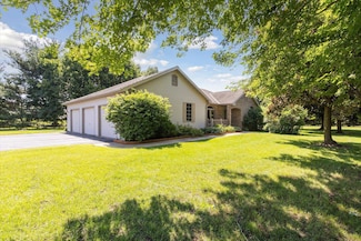 3812 N Hickory Dr, Janesville, WI 53545
