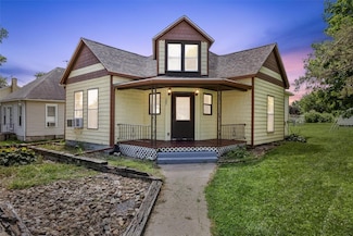 205 Hall Ave, Lowden, IA 52255
