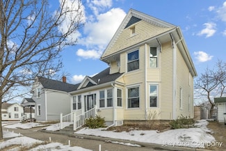 365 Maple Ave, Holland, MI 49423