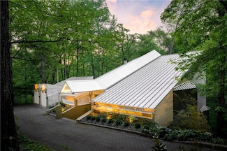 1121 Dawn View Ln NW, Atlanta, GA 30327