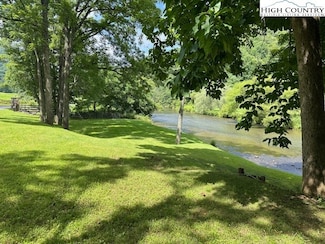 41 Riverwind Dr, Lansing, NC 28643