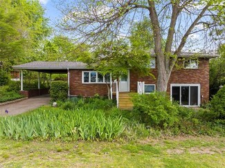 1434 Poplar Ave, Belpre, OH 45714