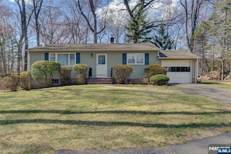 160 Jerome Ave, Paramus, NJ 07652