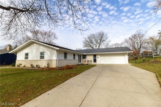 126 Greenbriar Dr, Aurora, OH 44202