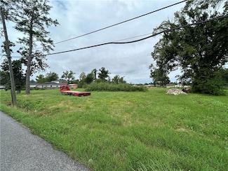 735 Vans Ln, Destrehan, LA 70047