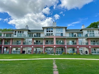 1605 Chalstroms Beach Rd Unit Dogwood 303, Okoboji, IA 51355