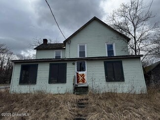 48 Treadway St, Ticonderoga, NY 12883