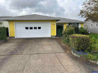 1976 Santiam Dr, Woodburn, OR 97071