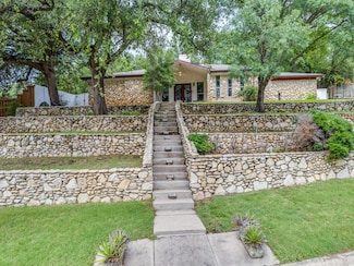 405 Chandler Lake Rd, Fort Worth, TX 76103