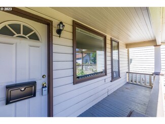 4615 S Water Ave, Portland, OR 97239