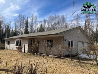 3335 Spinner Ct, North Pole, AK 99705