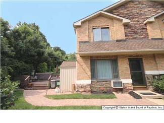 82 North Dr Unit 66, Staten Island, NY 10305