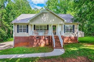 162 N Hazelwood Dr, Mocksville, NC 27028
