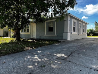 559 Dogwood Rd, West Palm Beach, FL 33409