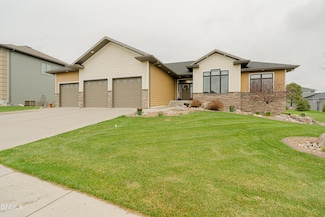 3605 Chisholm Place, Bismarck, ND 58503
