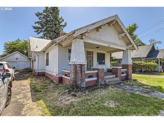 1078 Young St, Woodburn, OR 97071