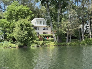 30 Fayson Lake Rd, Kinnelon, NJ 07405