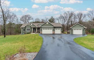 5922 Heathermoor Ln, Eau Claire, WI 54703