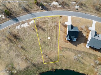 147 Sycamore Lakes Dr, Island Creek, NC 28466