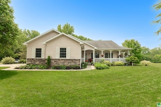 101 Shore Place Ct, South Sioux City, NE 68776