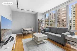 310 W 52nd St Unit 15A, New York, NY 10019