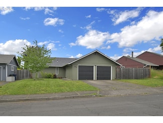 696 Island St, Springfield, OR 97477