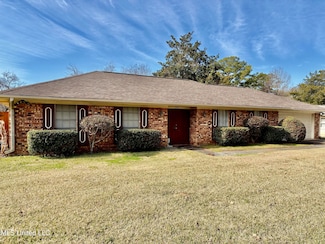 235 Swan Lake Dr, Jackson, MS 39212