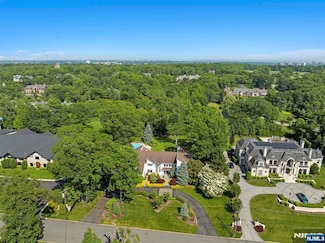 172 Truman Dr, Cresskill, NJ 07626