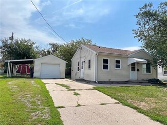302 E 17th St N, Newton, IA 50208