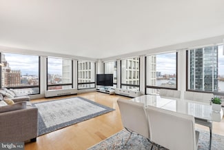 210 Locust St Unit 15AW, Philadelphia, PA 19106