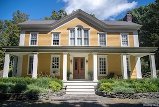 37 Morehouse Ln, Red Hook, NY 12571