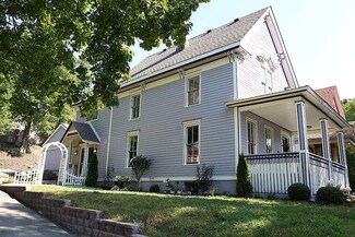 424 Prairie St, Elgin, IL 60120