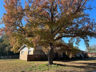 1917 E Foster Dr, Ada, OK 74820