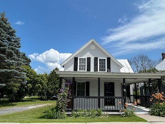 25 Lake St, Rouses Point, NY 12979