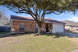 618 Live Oak Dr, Mansfield, TX 76063