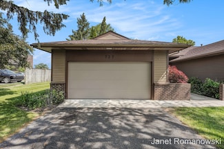 727 Bradford Place NE, Grand Rapids, MI 49525