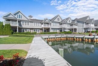 13 Nicole Ct, Copiague, NY 11726