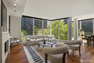 10700 NE 4th St Unit 712, Bellevue, WA 98004