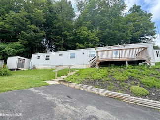 34 Lakewood Cir, Pittsfield, MA 01201