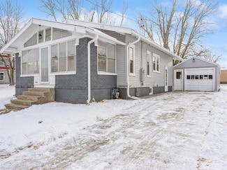 415 N 3rd Ave E, Newton, IA 50208
