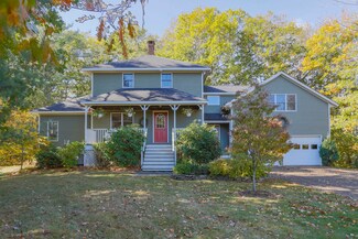 10 Highfield Ln, Belfast, ME 04915
