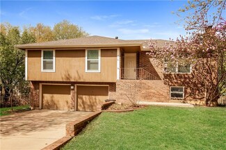 216 W Heritage Dr, Raymore, MO 64083