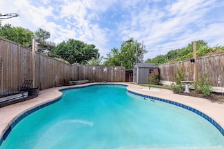 1819 Peavy Rd, Dallas, TX 75228