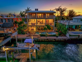 160 1st St, Key Colony Beach, FL 33051