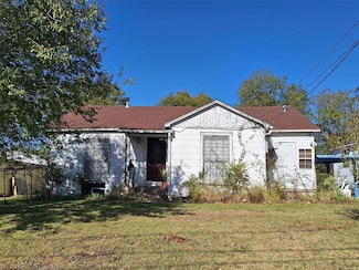2820 Vinnie St, Greenville, TX 75401
