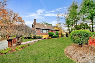 169 Old Mamaroneck Rd, White Plains, NY 10605